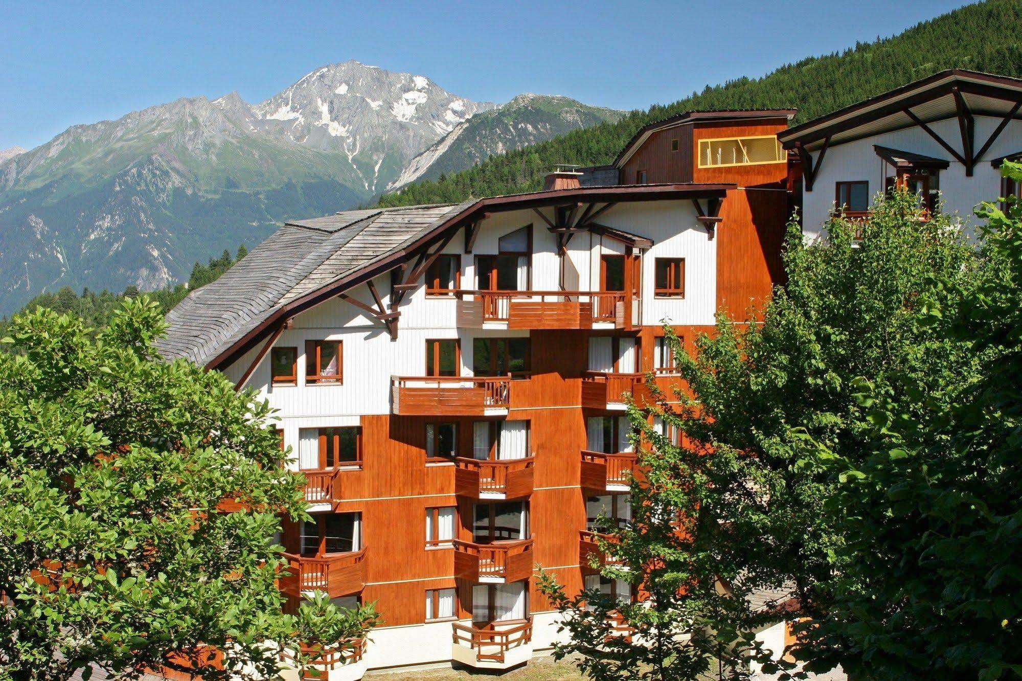 Residence Pierre & Vacances Le Britania La Tania Bagian luar foto