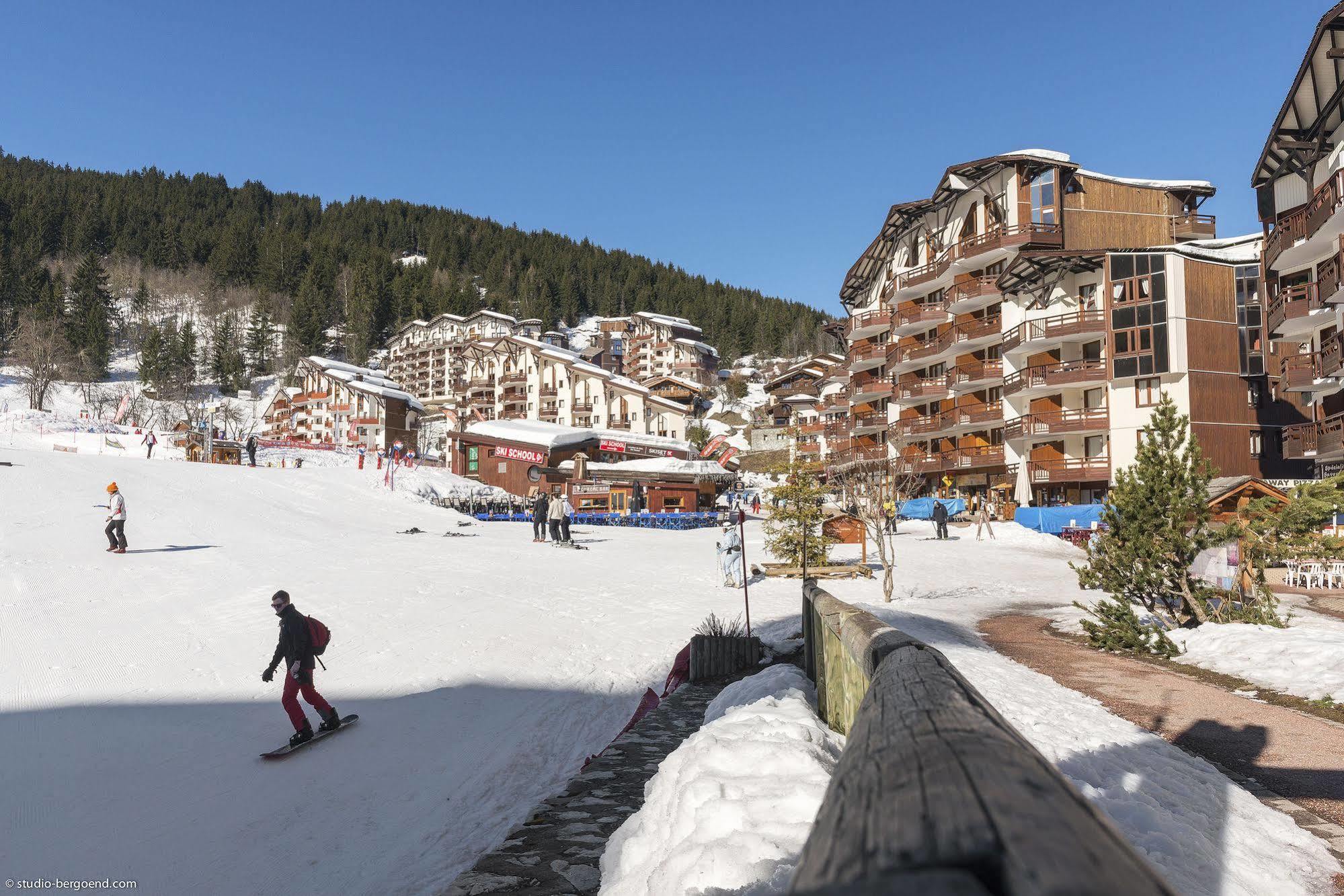 Residence Pierre & Vacances Le Britania La Tania Bagian luar foto
